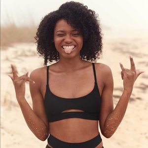 Aerie Scoop Bikini Top w/ Slit - Black